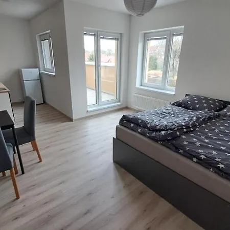 Apartamento U Letiste Tuchomerice